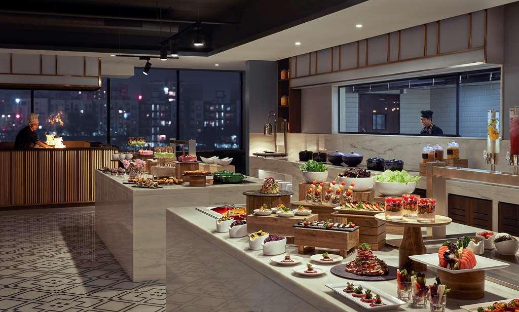 Hyatt Place Vadodara Restoran gambar